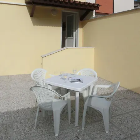 Ada Villa *